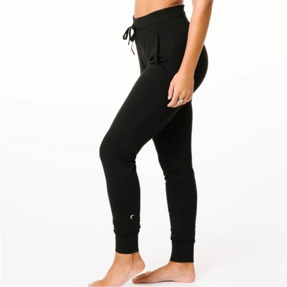Zyia Black Ascend Joggers size Medium - Picture 2 of 8